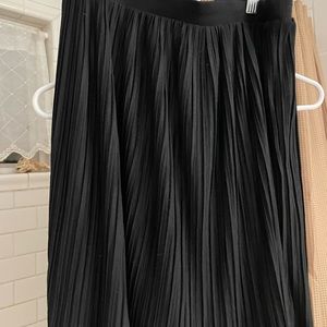 Little black flirty skirt. Size medium